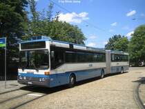 Auch die Linie 8 ist vom Gleisbauwochenende vom 12.6.-14.6.09 am Stauffacher betroffen. Die Trams der Linie 8 fahren ab Stockerstrasse via Bahnhof Enge und Rentenanstalt zum B�rkliplatz, wo sie auf ihre normale Route treffen. Zwischen Stockerstrasse und Hardplatz sind Ersatzbusse im Einsatz. Es sind vorwiegend die alten O405G im Einsatz, zum Gl�ck, denn in einem Citaro, oder Neoplan w�re es nicht so gem�tlich �ber das Kopfsteinpflaster des Hardplatzes zu fahren, und dem Bus selber w�rde es sicher auch nicht gut tun.