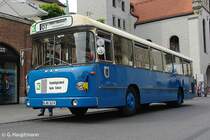 Der MAN 750 HO M 11 A des Omnibusclub M�nchen durfte beim 851. M�nchner Stadtgr�ndungsfest vom Marienplatz zum MVG-Museum pendeln.
Viktualienmarkt, 14.6.09