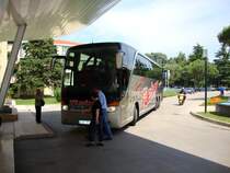 Setra S 416 HDH der Firma Tieber in **** Ausstattung. Mit speziell patentierten Schlafsitzen die zu Stockbetten im Bus umfunktioniert werden knnen.