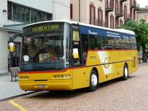 Postauto - Neoplan TI 176092 bei den Haltestellen vor dem Bahnhof in Bellinzona am 13.05.2009