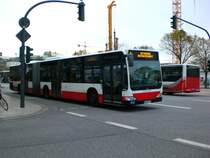 Mercedes-Benz O 530 II (Citaro Facelift) auf der Linie 4 nach Rathausmarkt am S+U Bahnhof Jungfernstieg.