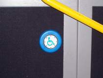 Der Druckknopf, der dem Fahrer sagt, dass ein Rollstuhlfahrer aussteigen will.