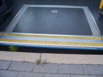 Die Rollstuhlrampe im Eingeklappten Zustand eines Mercedes Benz Citaro 530 G.