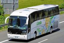 Volvo-Reisebus aus Italien, Unternehmer  Lisella  am 29.05.2009 auf der A 61 bei Rheinbach Richtung Koblenz. 