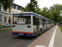 WSF-VV27, der noch aktive MB 0405GN der RVG mbH Weienfels, steht am 5.06.2009 auf dem Busbahnhof in Weienfels. Wahrscheinlich wurde er als Ersatz fr einen anderen Bus eingesetzt, da er sonst von mir in der letzten Zeit hchstens frhmorgens gesichtet wurde. Er kam gerade aus Richtung Burgwerben auf Linie 4 an.