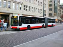 Mercedes-Benz O 530 II (Citaro Facelift) auf der Linie 4 nach Wildacker an der Haltestelle Rathausmarkt.