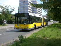 MAN Niederflurbus 2. Generation auf der Linie 125 am U-Bahnhof Osloer Strae.