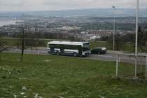 Zwischen den Haltestellen Talacker und Moosrank wird deutlich, was fr einen Hhenunterschied die Fahrzeuge der Linien 1 und 2 der Zugerland Verkehrsbetriebe zurcklegen - einzelne Fahrzeuge ber 10 Mal pro Tag, und, wie der Wagen 104 hier im Bild, seit 1993. (21.3.2007)