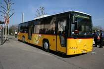 PU Richter, Ossingen, ZH 412'062 (Volvo 8700LE, 2002) am 14.4.2007 in Andelfingen, Bahnhof.