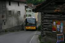 PU Mark, Andeer, GR 760 (Neoplan N313�, 2003) am 9.6.2007 im Dorf Zillis, auf der R�ckfahrt von Wergenstein. 