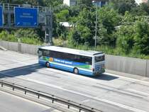 Mercedes-Benz O 550 (Integro) auf der Autobahn A111 vor der Ausfahrt Eichborndamm in Reinickendorf.
