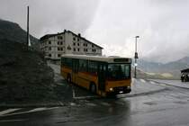 Nur vier mal w�chentlich f�hrt ein Postauto vom M�nstertal aufs Stilfserjoch. Am 24.7.2007 setzte PU AutoDaPosta Val M�stair, L�, den NAW/Hess BH4-23N GR 23'255 (Ex Regie Scuol, 1994) ein, weil der modernere Volvo 8700 im Service war. Das Bild zeigt den Bus mit dem Morgenkurs in einem kurzen Sch�nwetterfenster auf der Passh�he. 