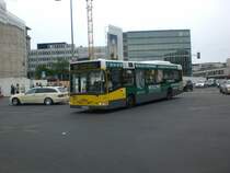 Volvo V7000 auf der Linie 110 am S+U Bahnhof Zoologischer Garten.