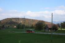 Etwa zweieinhalb Jahre stand der Volvo 8700LE6x2 Nr 1 bei der ASKA im Einsatz, bevor die Linien von der Post �bernommen wurde. Das Bild zeigt den Wagen am 19.10.2007 zwischen Hondrich und Aeschi. 