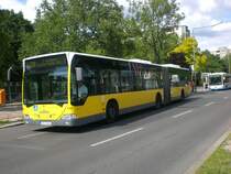 Mercedes-Benz O 530 I (Citaro) auf der Linie X11 nach S-Bahnhof Lichterfelde Ost am U-Bahnhof Johannisthaler Chaussee.