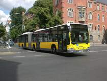Mercedes-Benz O 530 I (Citaro) auf der Linie 167 nach U-Bahnhof Boddinstra�e an der Haltestelle Neuk�lln Erkstra�e.