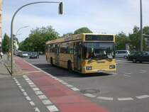 Mercedes-Benz O 405 N (Niederflur-Stadtversion) auf der Linie 249 nach Grunewald Roseneck am S+U Bahnhof Heidelberger Platz.