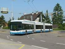 Hess Doppelgelenktrolleybus Nr. 65 beim Wenden auf der Linie 31 in Schlieren am 1. Juli 2008