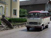 Kleiner MB Bus nimmt bei der Oldtimeraussfahrt Stehrerhof in Neukirchen/V�ckla teil; 090705