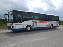 Joost&acute;s Ostsee-Express BUSREISEN wartet auf seinen n�chsten Einsatz in H�he S-Bahnhof Warnem�nde Werft.(20.06.09)