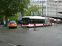 VBSG - Hess-Swisstrolleybus BGT-N2C Nr.173 nach Unfall abgeb�gelt bei den Haltestellen vor dem Bahnhof St.Gallen am 21.06.2009