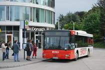 Einer der anzugst�rksten Wagen mit 310 Pferdchen im Stall der VKU ist KOM 02-65, hier am Unnaer Bahnhof zu sehen.
