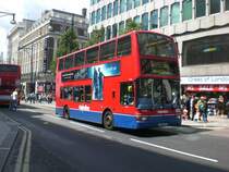 Ein Metroline-Doppeldecker auf der Linie 189 nach Oxford Circus in der Oxford Street.