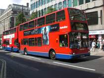 Ein Metroline-Doppeldecker auf der Linie 6 nach Alwych in der Oxford Street.