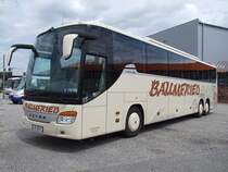 SETRA_S 417 GT-HD wartet am Messegel�nde in Ried i.I. auf Feuerwehrleute welche beim Landeswettbewerb2009 teilgenommen haben; 090711