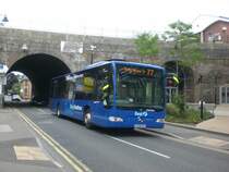 Mercedes-Benz O 530 II (Citaro Facelift) auf der Linie 77 nach Flughafen Heathrow in der Goswell Road in Windsor bei London.