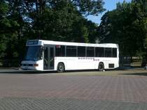 Ein DAF-Eindecker nach Ascot auf dem Besucherparkplatz am Bahnhof Windsor.