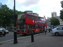 Ein Genarel-Doppeldecker auf der Linie 88 in der N�he vom Big Ben.
