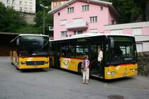 Seit diesem Jahr ist die Fahrt mit dem Postauto �ber alle 5 Zentralalpenp�sse in einem Tag m�glich. Die Fahrt beginnt in G�schenen mit dem Kurs auf den Sustenpass (MB Integro von PU Mattli, Wassen). Rechts steht der Mattli-Citaro f�r den Einsatz auf der Linie 1 nach Fl�elen. 14.7.2009. 