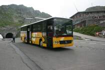 Nur eine kurze Pause hat Integro UR 9'105 (2002) von PU Mattli auf dem Sustenpass. 14.7.2009. 