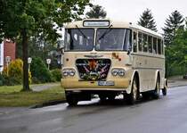 Ikarus 630 der Ribnitzer Verkehrsbetriebe auf Abwegen in L�dershagen bei Stralsund zum besonderen Anla� am 10.07.09