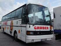 SETRA_S215HD der Fa. Gruber hat am Messegel�nde in Ried i.I. eine Parkl�cke gefunden; 090711