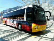 Postauto - NAM Lion`s Regio GR 162990 mit Werbung bei den Postautohaltestellen im Bahnhof Chur am 26.07.2009