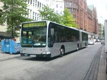 Mercedes-Benz O 530 II (Citaro Facelift) auf Betriebsfahrt an der Haltestelle Rathausmarkt.