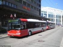 Solaris 293 auf der Linie 660 (spter 765) am 1.8.09 beim Hauptbahnhof. Dahinter steht der Wagen 209 auf der Linie 7, die an Sonn- und Feiertagen nur mit Solobussen betrieben wird.