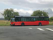 Mercedes-Benz O 405 N (Niederflur-Stadtversion) auf Betriebsfahrt am S-Bahnhof Allerm�he.