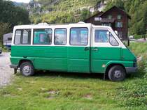 Gesehen in St-Ursanne (Jura) am 12/09/07 : der ehemaliger Renault Master Nr 17 der MBC. 