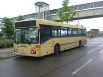 Mercedes-Benz O 405 N (Niederflur-Stadtversion) am S-Bahnhof Storkower Stra�e.