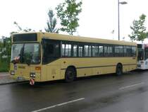 Mercedes-Benz O 405 N (Niederflur-Stadtversion) am S-Bahnhof Storkower Stra�e.
