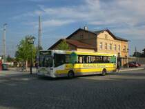 Mercedes-Benz O 405 N (Niederflur-Stadtversion) auf Betriebsfahrt am Bahnhof Ludwigsfelde.