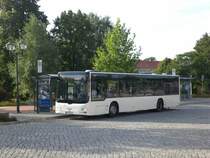 MAN Niederflurbus 3. Generation (Lions City �/T�) auf der Linie 710 nach Ludwigsfelde Salvador-Allende-Stra�e am Bahnhof Ludwigsfelde.