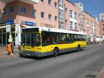 Mercedes-Benz O 405 N (Niederflur-Stadtversion) auf der Linie 117 nach S-Bahnhof Lichterfelde Ost an der Haltestelle Stahnsdorf Waldsch�nke.