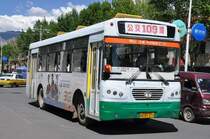 Bus der Linie 109 am 20. Juli 2009 in Lhasa.