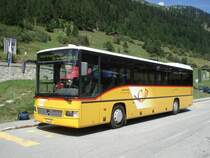 MB Integro BE 417870 vor der kursmssigen Fahrt ber den Grimselpass vor dem Bahnhof in Oberwald!
Aufgenommen am 16.08.2009 