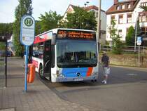 Ein Citaro Bus der Linie 126 wartet auf seine Abfahrt.