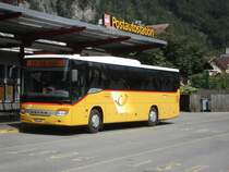 Setra S412 UL BE 401364 beim Bahnhof Meiringen!
Aufgenommen am 16.08.2009